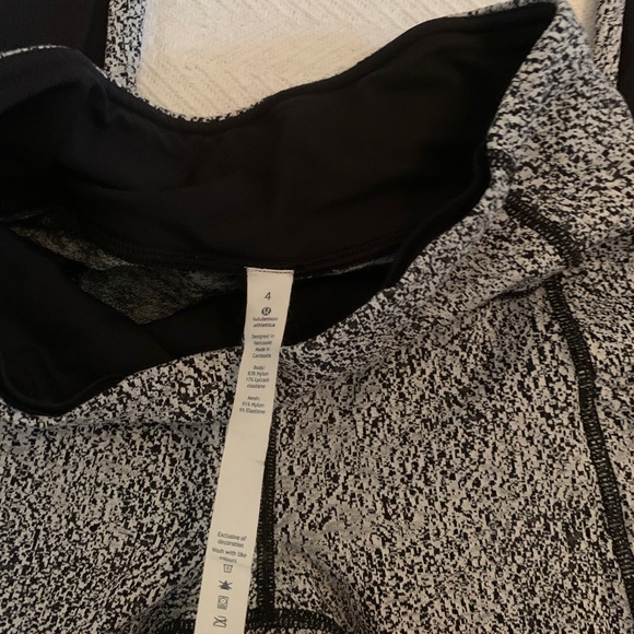 Lululemon printed leggings size 4 - Picture 4 of 5